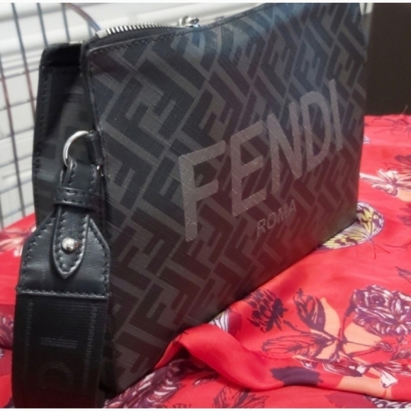 Fendi CLUTCH - Picture 16 of 16